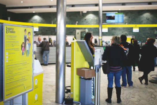 “Il lavoro non c’è o non basta”: le voci di chi perderà il sussidio