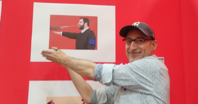 “Schifezza disgustosa”: Salvini contro l’opera che lo raffigura (esposta al Torino Comics). L’autore: “Non mi faccio influenzare da lui”