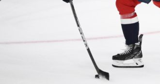 Copertina di Bolzano, bimbo di 10 anni colpito dal disco da hockey: va in arresto cardiaco, è grave