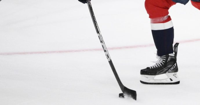 Bolzano, bimbo di 10 anni colpito dal disco da hockey: va in arresto cardiaco, è grave