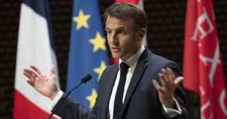 Copertina di Il presidente francese Macron: “La riforma delle pensioni partirà in autunno. Non accettata ma necessaria”