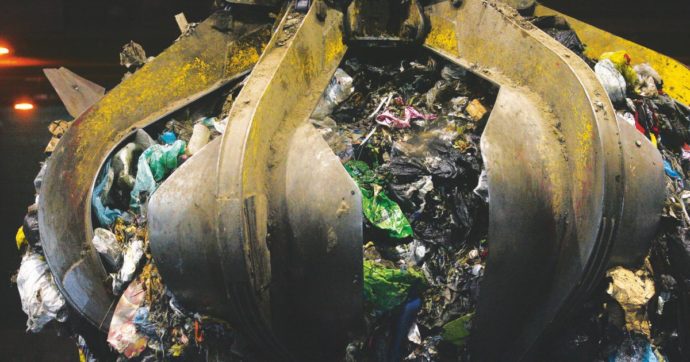 Rifiuti, l’odg dei 5Stelle è una mina per Meloni