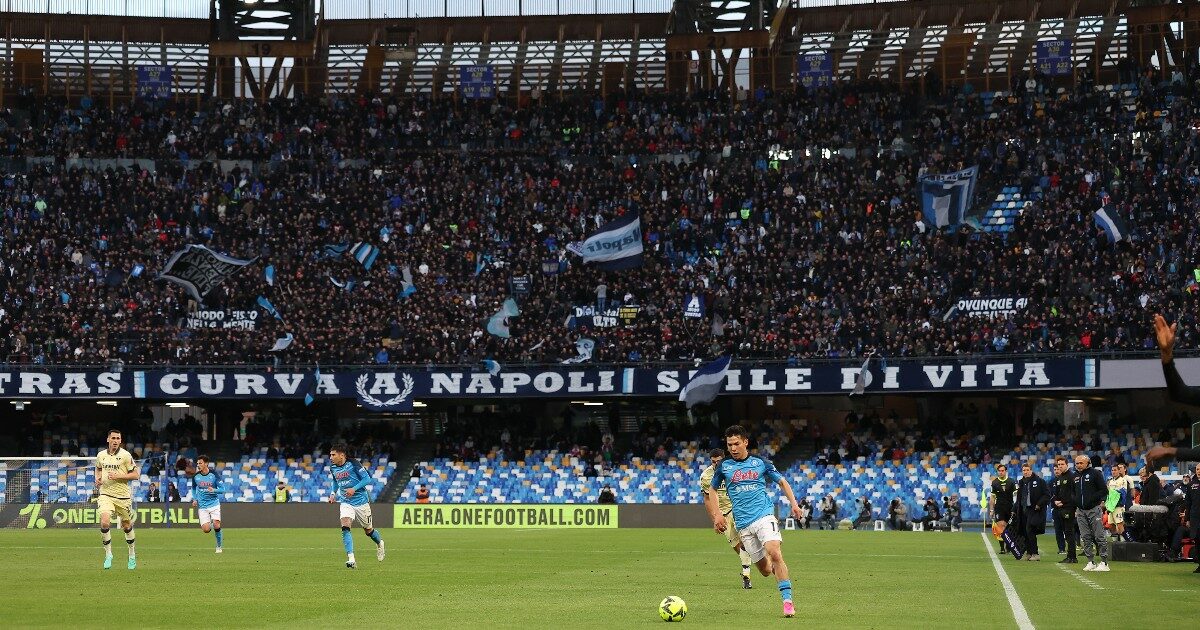 Napoli, arrestati 180 tifosi a Eindhoven prima della sfida Champions con il Psv Napoli, arrestati 180 tifosi a Eindhoven prima della sfida Champions con il Psv
