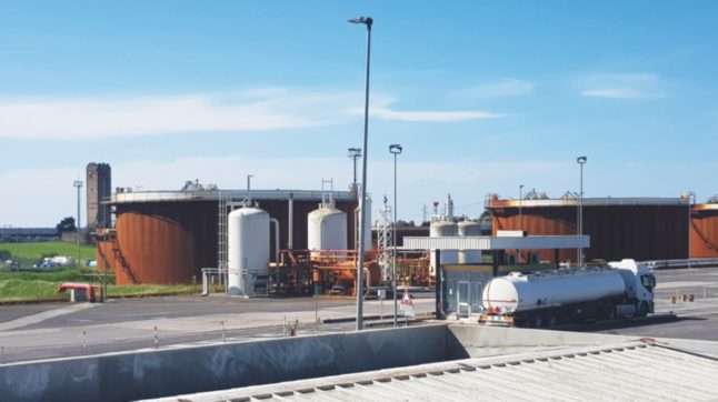 E a tre km c’è pure l’Eni: “Inquinamento in corso”