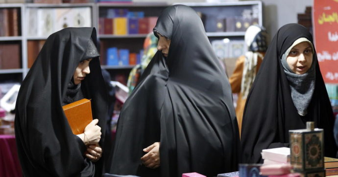 Iran, quasi due esecuzioni capitali al giorno: “Così hanno fermato le proteste”