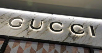 Copertina di Perquisita la sede di Gucci a Milano. Sospetto di pratiche anticoncorrenziali, rischio multa fino al 10% dei ricavi