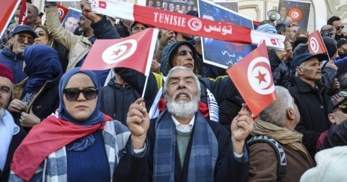 Tunisia: stretta di Saied sulla repressione, ma l’Occidente tace. La realpolitik per trattare su migranti e lotta al terrorismo