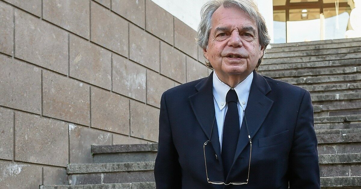 “Per anni mi hanno chiamato ‘tappo’ e ‘nano’. Ho retto perché ho le spalle larghe. Il bodyshaming è violenza psicologica, capace di produrre sofferenza misurabile”: le parole di Renato Brunetta