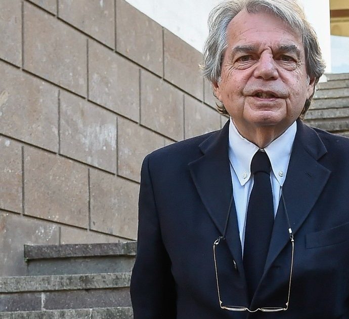“Per anni mi hanno chiamato ‘tappo’ e ‘nano’. Ho retto perché ho le spalle larghe. Il bodyshaming è violenza psicologica, capace di produrre sofferenza misurabile”: le parole di Renato Brunetta