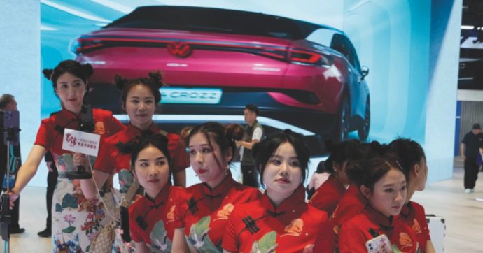 Copertina di Al Salone di Shanghai    c’è il futuro dell’auto: la Cina sfida  il mondo
