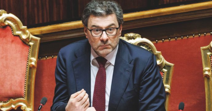 Def, Giorgetti conferma: “È austero”. Lite con Bankitalia
