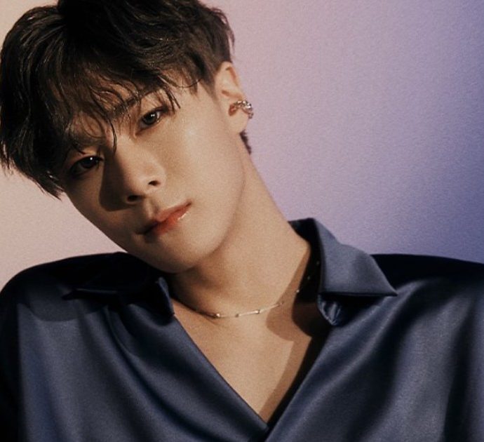 Morto Moonbin, il cantante degli Astro e star del K-Pop trovato senza vita nel suo appartamento: aveva 25 anni