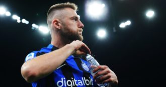 Copertina di Milan Skriniar, l’Inter deve ancora aspettare: si fa operare alla schiena dal medico del Psg. I tempi di recupero