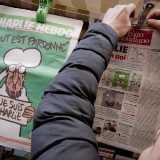 Copertina di Allergici alla satira: domani lo speciale “Je suis Nat” con le vignette di Natangelo. Il Fatto di domani 22 aprile