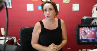 Copertina di Palermo, la preside antimafia Daniela Lo Verde arrestata per peculato e corruzione. “Ha rubato cibo, computer e tablet acquistati con fondi Ue”