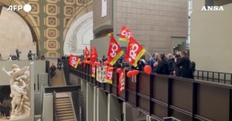 Copertina di Riforma delle pensioni in Francia, la mobilitazione arriva anche dentro al museo d’Orsay di Parigi: la protesta del sindacato Cgt