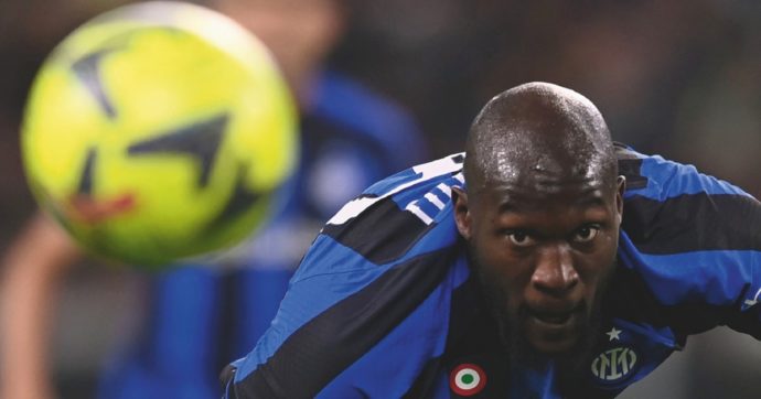 Copertina di Lukaku graziato, tolta squalifica: “È stato oggetto di odio razziale”