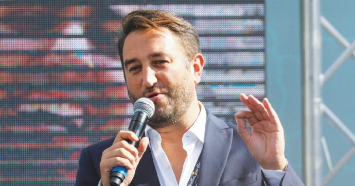 Il veterano 5S della Sicilia ora si accasa tra gli “indagati per mafia”