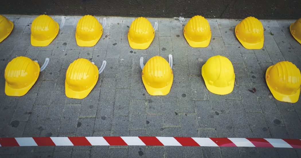 Sciopero per la sicurezza sul lavoro, corteo a Bologna. “C’è una strage, cosa deve succedere per avere regole nei subappalti privati?”