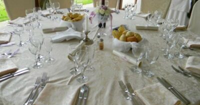 Copertina di Matrimonio da incubo: “Solo pollo e patate per le donne, roastbeef per gli uomini. E gli alcolici erano solo per loro”