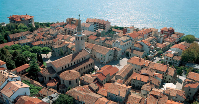 Campanili, il grande affare (per la Chiesa) delle antenne telefoniche