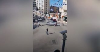 Copertina di Gerusalemme, auto travolge i passanti vicino a un mercato: 8 feriti. Netanyahu: “È un attentato”. In mattinata ucciso un giovane palestinese