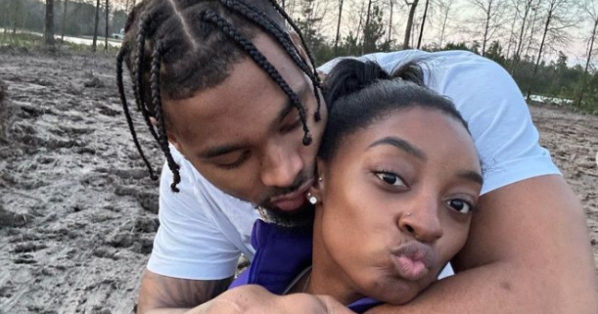 Simone Biles si è sposata con Jonathan Owens: l’amore tra la ginnasta e il campione di football nato grazie ad un’app di incontri per vip