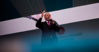 Copertina di Turchia, Erdogan ordina altri arresti di massa a tre settimane dal voto: in manette oltre 100 “vicini al Pkk”, anche avvocati e giornalisti