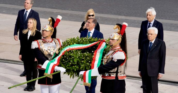 Meloni non sa dire “antifascista”. Conte: “Ora memoria condivisa”