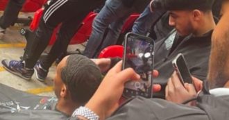 Copertina di Domeniche Bestiali – Barbiere all’Old Trafford: taglia i capelli durante la partita del Manchester United