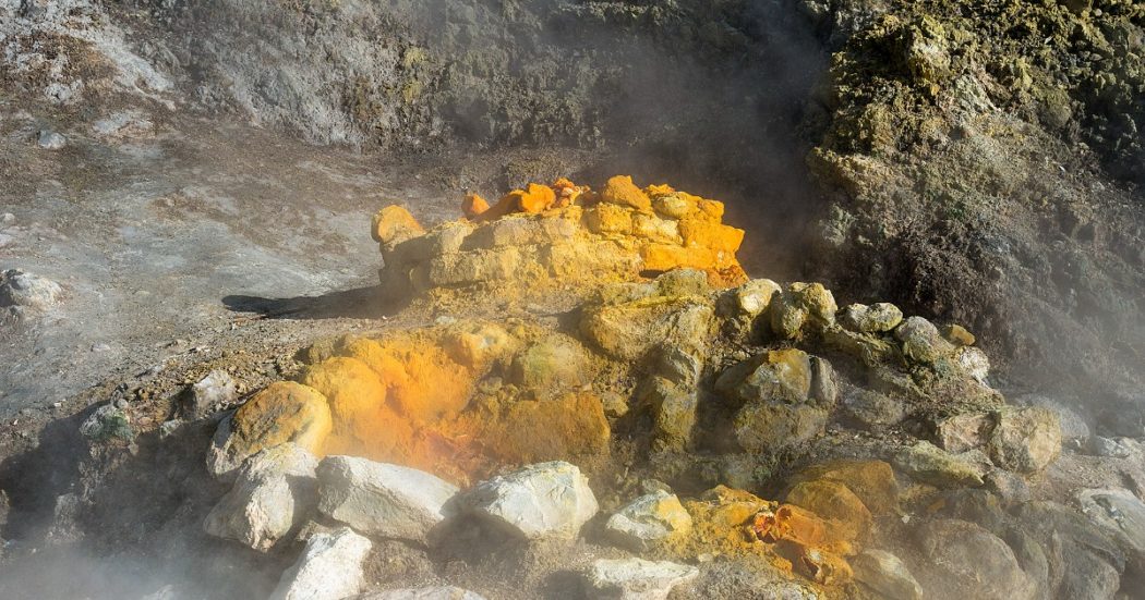 Campi Flegrei, lo studio degli scienziati dell’Ingv sulla risalita del magma pubblicato su Nature