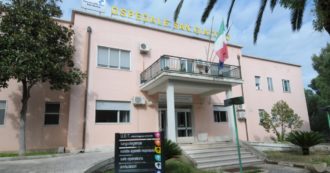 Copertina di Foggia, 16 pazienti morti in un hospice: si indaga per omicidio volontario. La procura ordina la riesumazione dei cadaveri