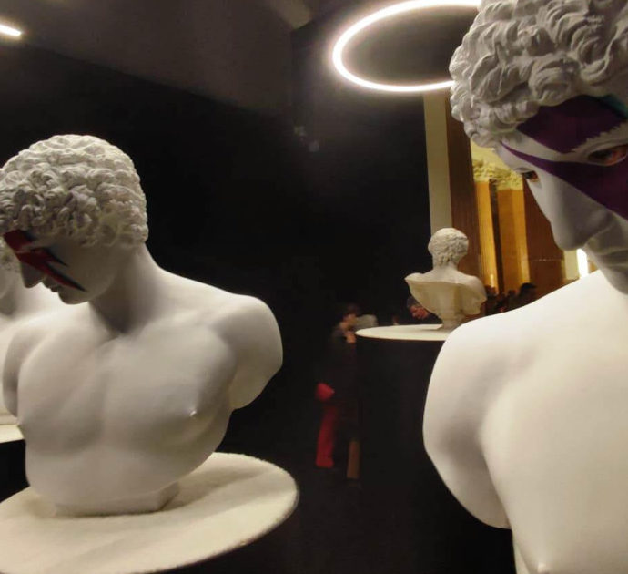 La mostra Vita Dulcis ‘profana’ la scultura romana in chiave pop: perfetta per il turismo di massa