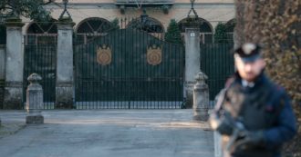 Copertina di Tenta di entrare nella villa di Berlusconi ad Arcore urlando “papà”: arrestato un 48enne