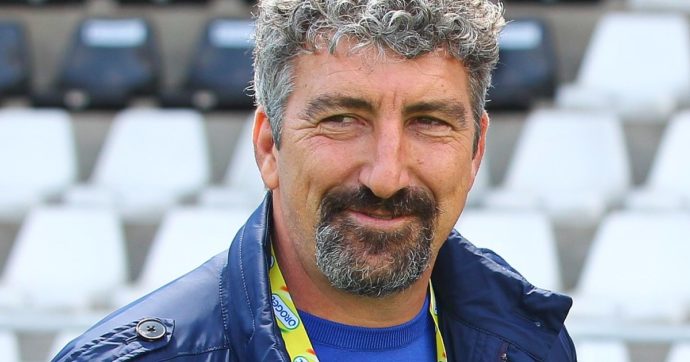 Dario Hübner, l’antieroe del calcio di provincia compie 56 anni: “I grappini all’intervallo? Ero pazzo, non co***one. Semmai fumavo due tiri”