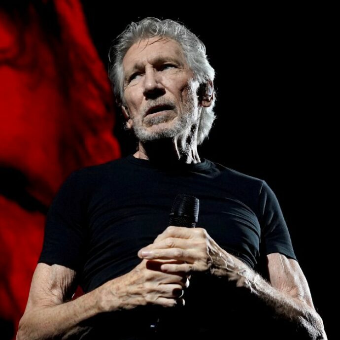 “Smettete di comportarvi come bambini deficienti. Selvaggio atto di aggressione dell’impero degli Stati Uniti d’America in Venezuela.”: Roger Waters furioso con Trump