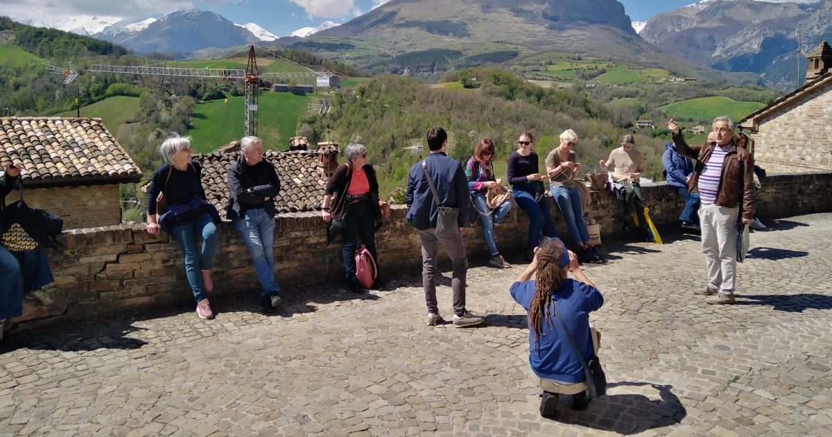 “Sibilla Knit”, nelle Marche il weekend tra natura e lavoro a maglia che sostiene il turismo dell’entroterra