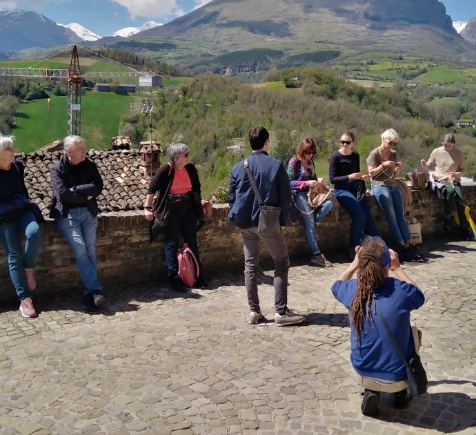 “Sibilla Knit”, nelle Marche il weekend tra natura e lavoro a maglia che sostiene il turismo dell’entroterra