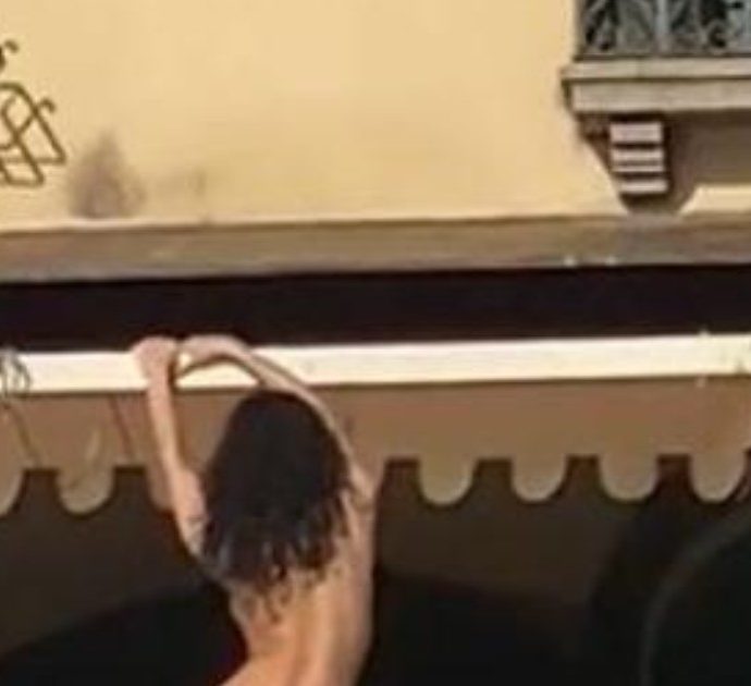 Modella posa completamente nuda sul terrazzo del Palazzo Reale di San Marco per un servizio fotografico: 750 euro di multa e daspo