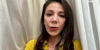 Copertina di Schlein, l’esperta di armocromia: “Anche l’uso dei colori di Meloni è da manuale. Tutti i leader politici hanno il consulente d’immagine”