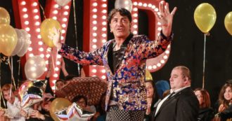 Copertina di Ivan Cattaneo in manicomio dopo il coming out: “Rivelai la mia omosessualità e il medico mi spedì alla neurodeliri di Bergamo”