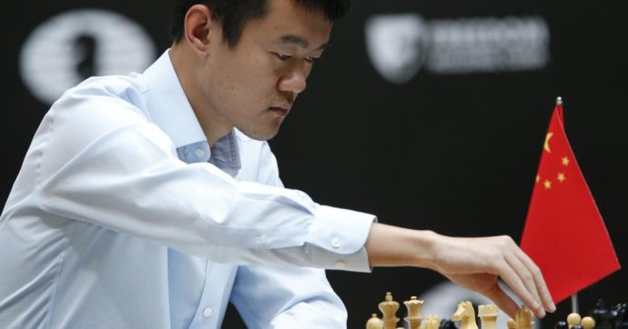 Scacchi, il nuovo campione del mondo è Liren Ding: è il primo cinese a conquistare il titolo