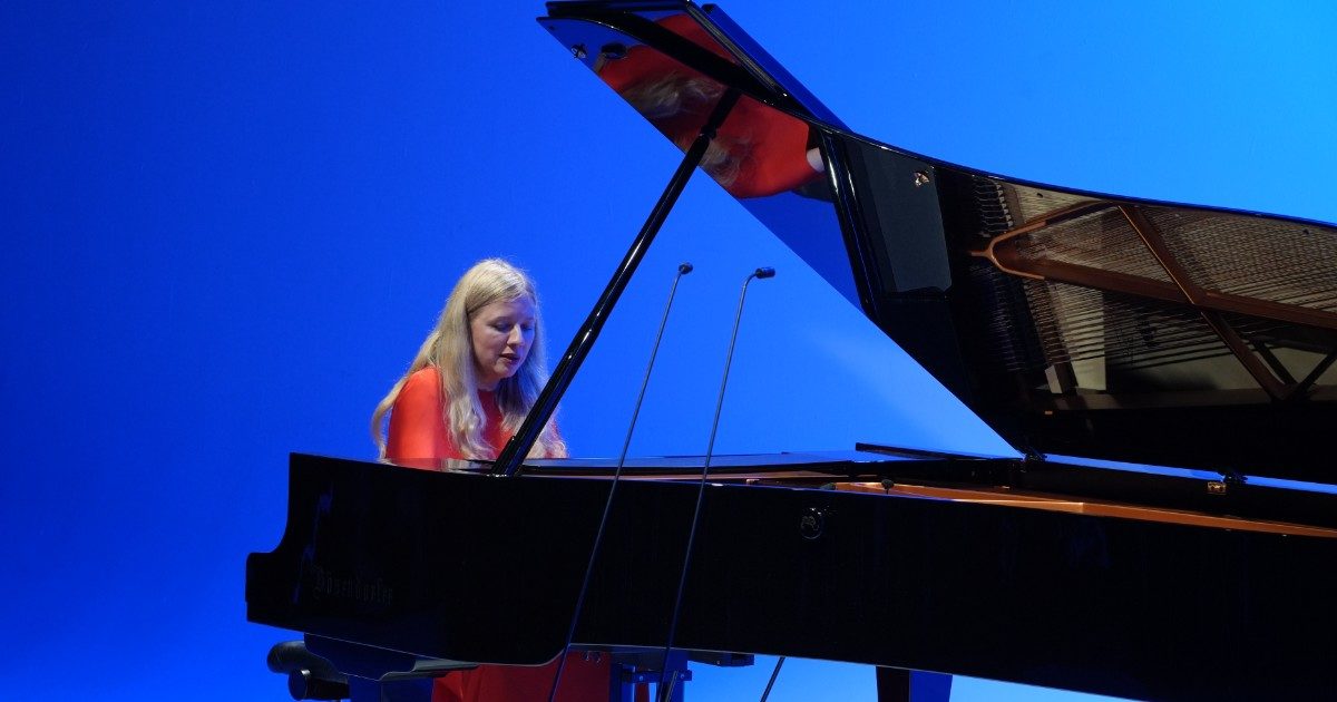 La Fenice cancellò il suo concerto tra le polemiche, la pianista Valentina Lisitsa suona a Milano in un evento organizzato da Byoblu