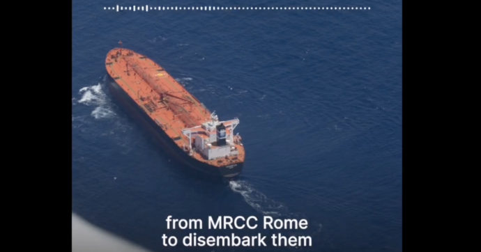 Sea Watch denuncia respingimento illegale: “Roma ha ordinato a un mercantile di consegnare 30 naufraghi alla Libia” – VIDEO