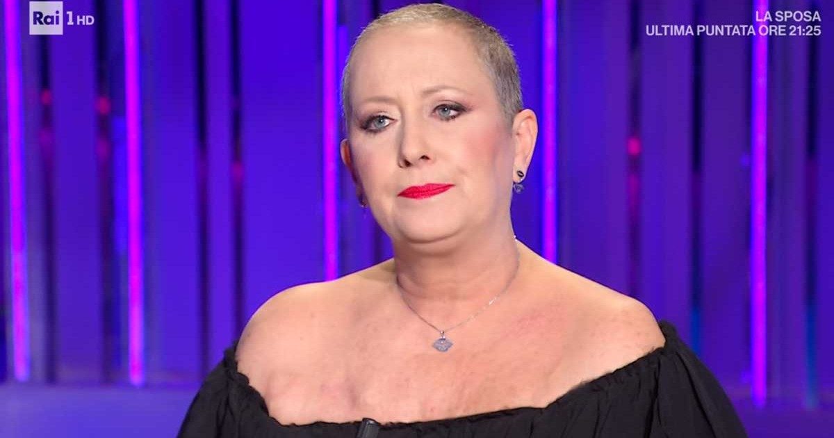 Carolyn Smith: “Il tumore al seno è tornato e faccio chemioterapia ogni tre settimane. Milly Carlucci? Mi ha salvato la vita”