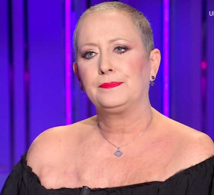Carolyn Smith: “Il tumore al seno è tornato e faccio chemioterapia ogni tre settimane. Milly Carlucci? Mi ha salvato la vita”