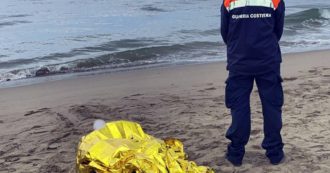Copertina di Il cadavere di una donna in una spiaggia a nord di Fiumicino: non sono stati trovati documenti