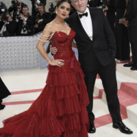 Salma Hayek, left, and François-Henri Pinault attend The Metropolitan Museum of Art’s Costume Institute benefit gala celebrating the opening of the “Karl Lagerfeld: A Line of Beauty” exhibition on Monday, May 1, 2023, in New York. (Photo by Evan Agostini/Invision/AP)

Associated Press/LaPresse
Only Italy and Spain