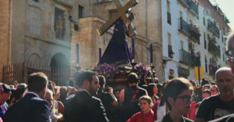 Copertina di “Preghiamo perché il Signore ci mandi la pioggia”: in Andalusia la processione religiosa contro la siccità – Video
