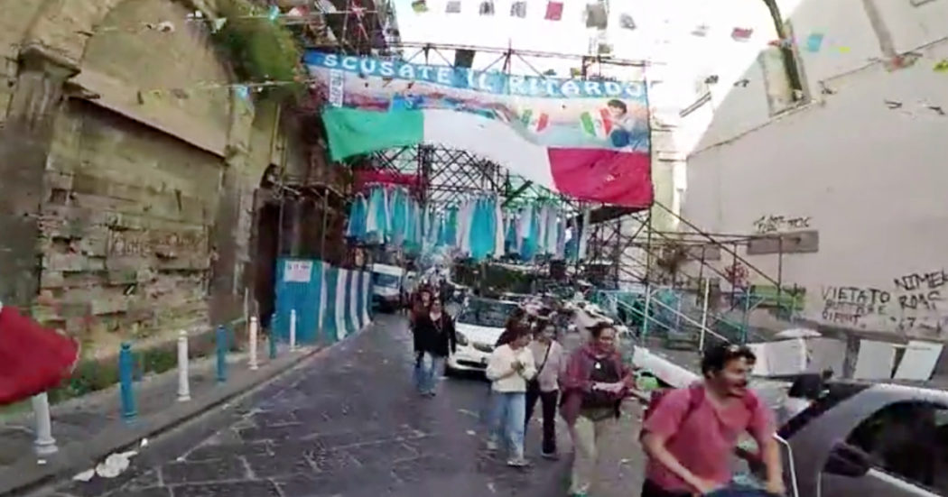 Il video in timelapse sulla moto tra le strade di Napoli: è tutto pronto per la festa scudetto